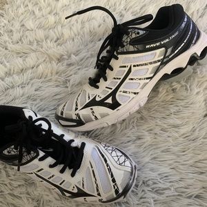 mizunousa volleyball court shoes